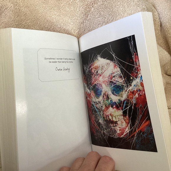 SIGNED AUTOGRAPHED Confess Colleen Hoover a Novel book - Picture 5 of 9